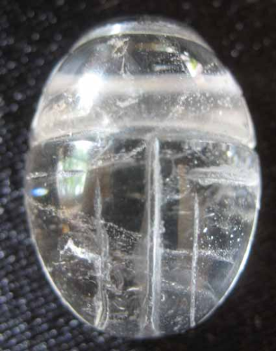 Skarabäusanhänger aus Bergkristall