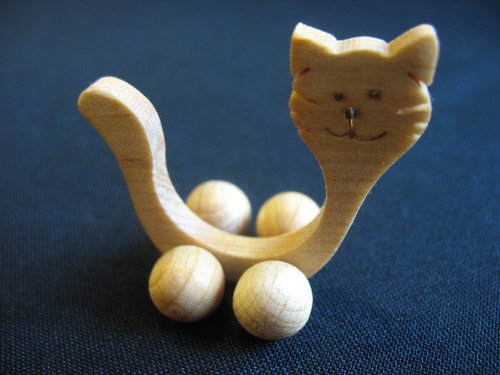Katze aus Holz für Steinkugeln - 20 mm