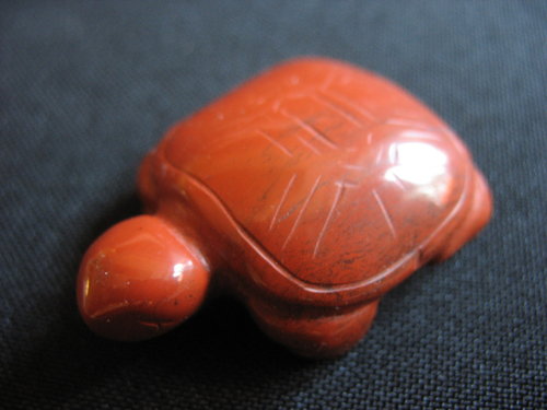 Schildkröte aus rotem Jaspis