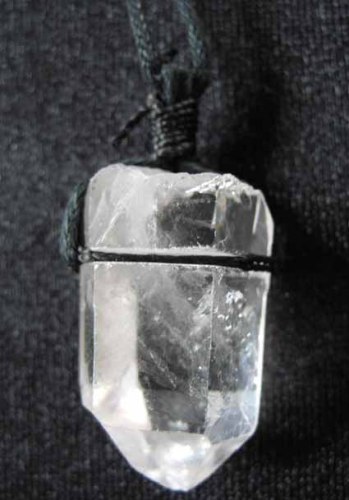 Bergkristall mit Stoffband