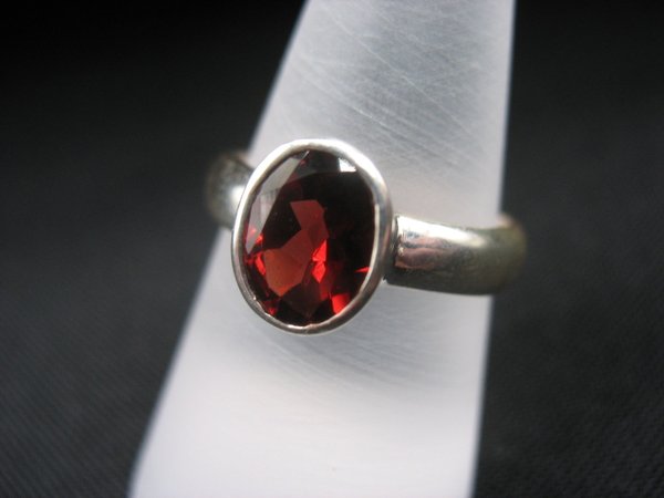 Garnet Ring - Number 4 - Size 18,4 mm